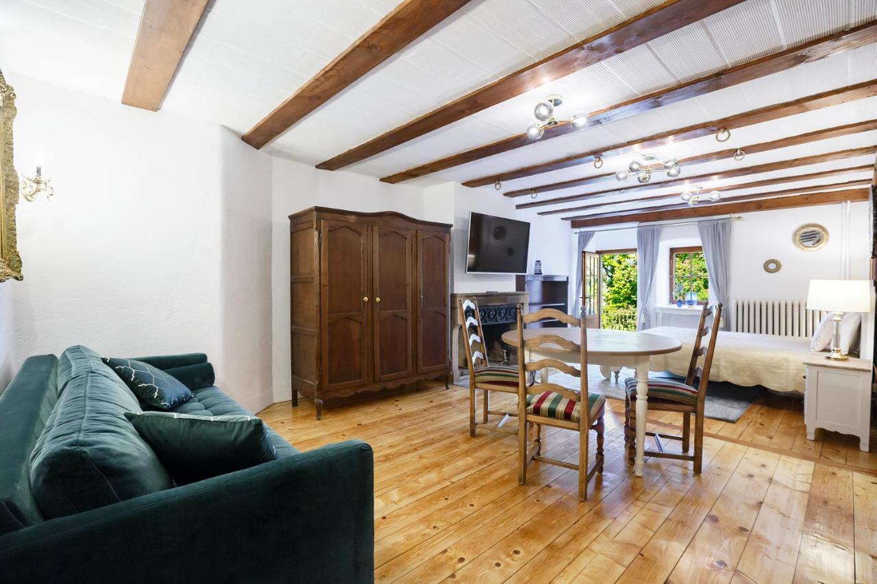 A Castle Spirit Apartment In Chateau Du Chatelard Clarens Exteriör bild